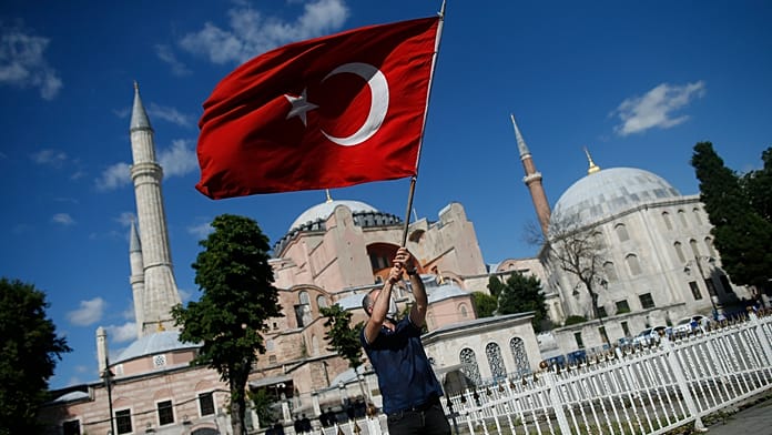 british-man-arrested-in-alanya-for-spitting-at-turkish-flag-after-hotel-argument