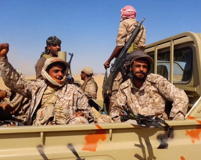 houthis,-yemeni-forces-engaged-in-fierce-battles:-why-each-front-matters
