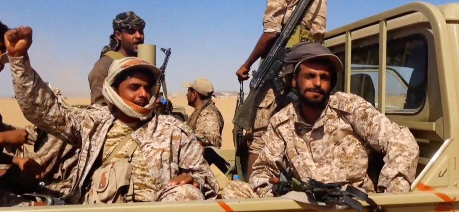 houthis,-yemeni-forces-engaged-in-fierce-battles:-why-each-front-matters