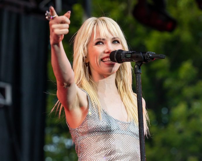 carly-rae-jepsen-teases-she-named-her-son-after-this-‘heated-rivalry’-character