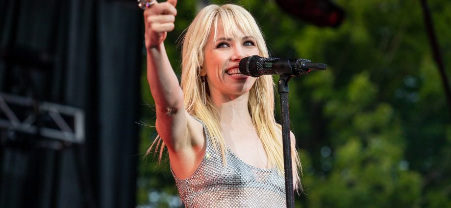 carly-rae-jepsen-teases-she-named-her-son-after-this-‘heated-rivalry’-character