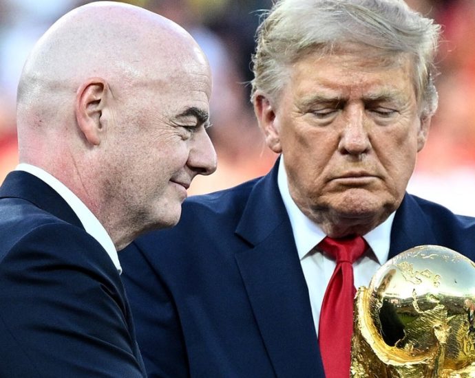 more-than-100,000-demand-fifa-investigate-its-president’s-ties-to-traitor-47