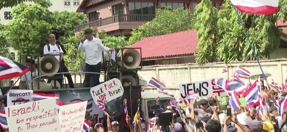 protests-outside-israeli-embassy-in-bangkok-over-badly-behaved-tourists