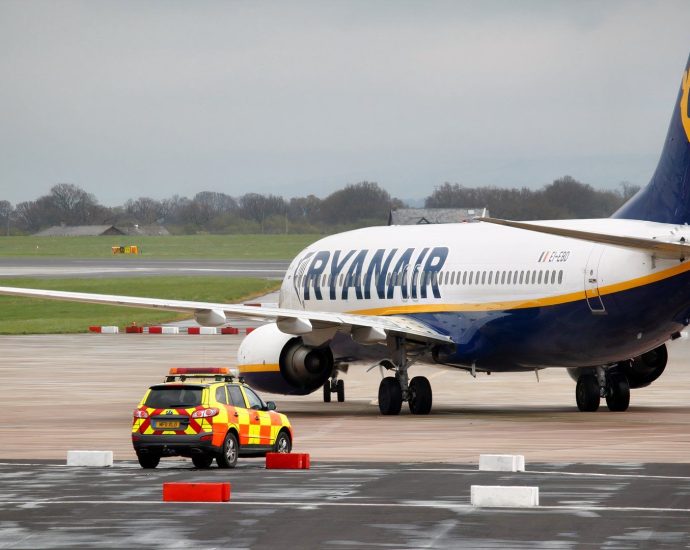 ryanair-ceo-denies-passenger-was-sucked-out-of-boeing-737-window
