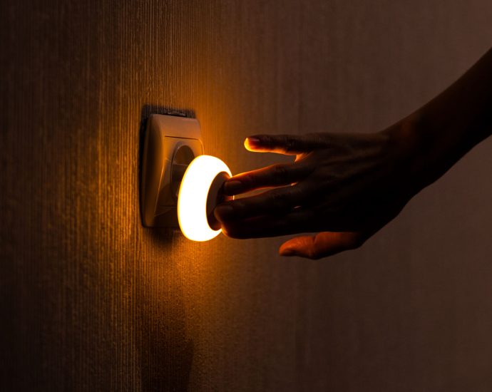 heart-damage-may-occur-from-getting-too-much-light-at-night-while-we-sleep,-study-finds