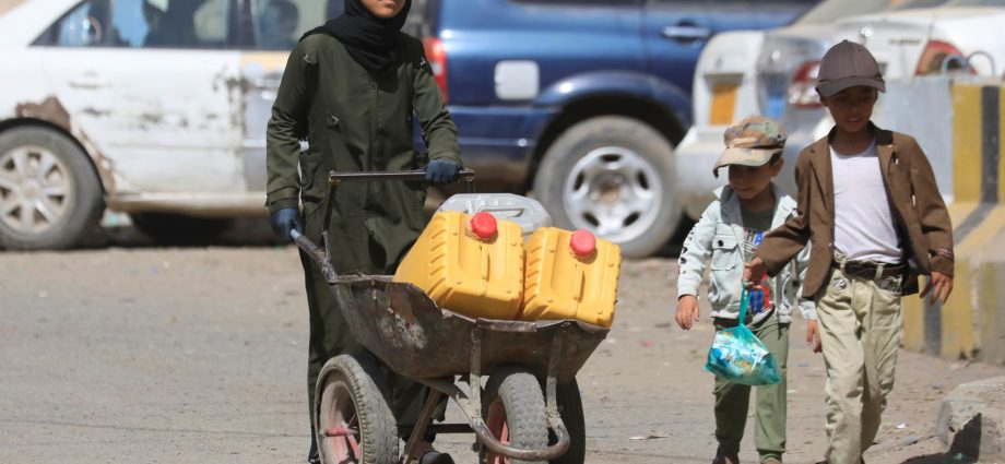 at-least-46,000-displaced-by-escalating-yemen-fighting:-un