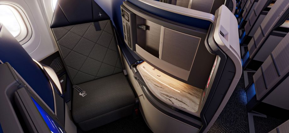 united-airlines-is-sitting-on-hundreds-of-lie-flat-seats-that-fit-only-1-aircraft-it-can’t-get