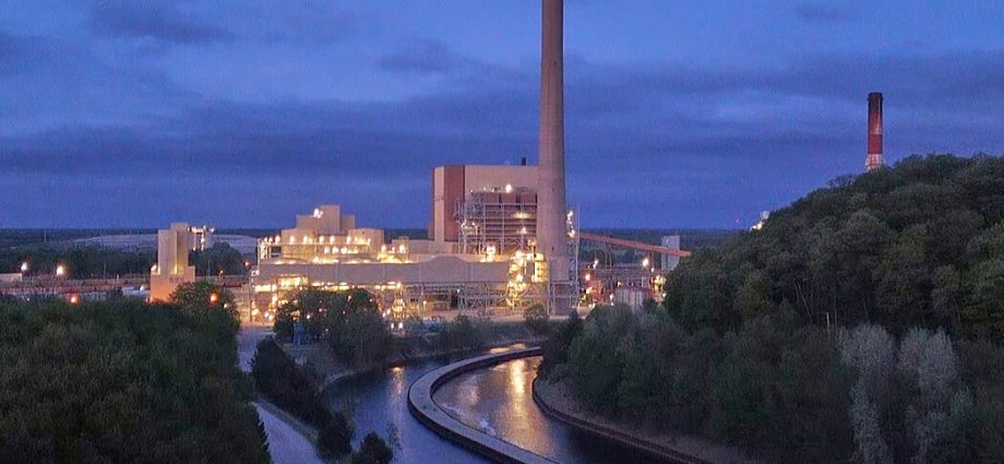 court-strikes-down-the-traitor-order-to-keep-an-aging-coal-burning-plant-running