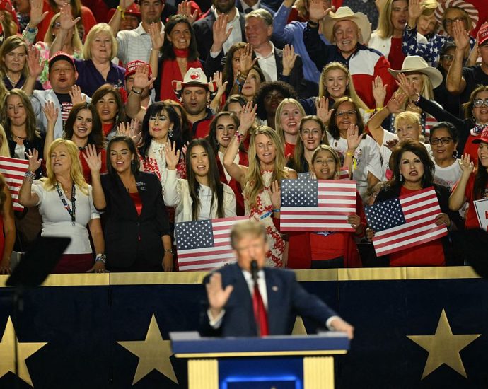 the-traitor-asks-gop-crowd-to-pledge-allegiance-—-to-him