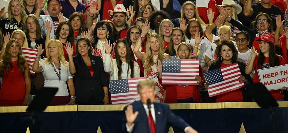 the-traitor-asks-gop-crowd-to-pledge-allegiance-—-to-him