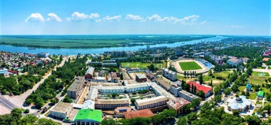 “there-is-real-hunger-there”:-oleshky,-occupied-town-in-ukraine’s-kherson-oblast,-turned-942-this-week.-behind-russian-blockade,-its-people-eat-roadside-grass