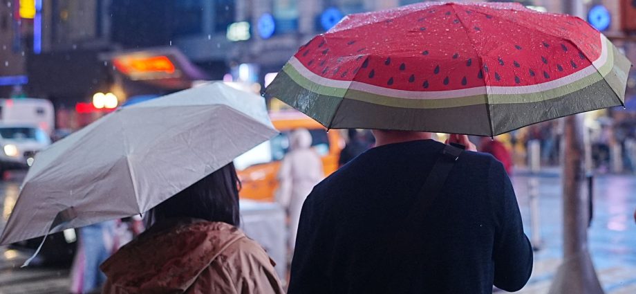 new-york-city-warns-of-possible-flash-floods-as-thunderstorms-develop-along-east-coast