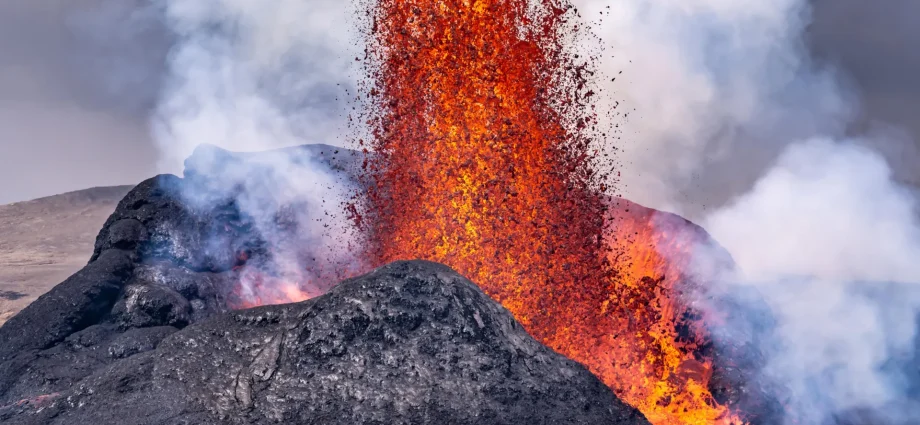 scientists-find-water-was-fueling-volcanoes-3-billion-years-ago