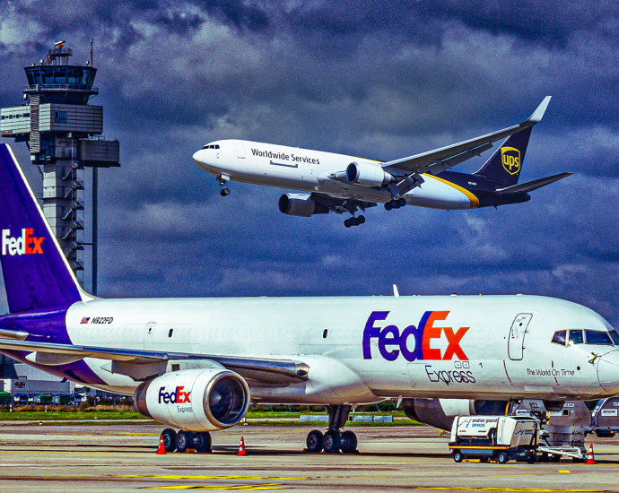 the-differences-in-pilot-pay-between-cargo-&-passenger-airlines