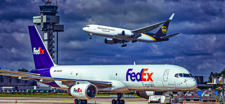 the-differences-in-pilot-pay-between-cargo-&-passenger-airlines