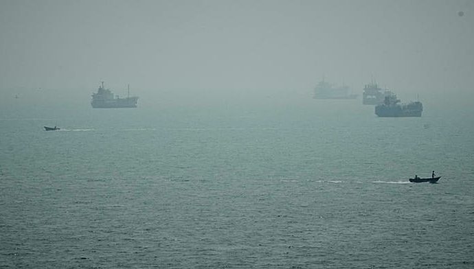 one-person-killed-after-ship-struck-in-the-strait-of-hormuz,-iranian-authorities-say
