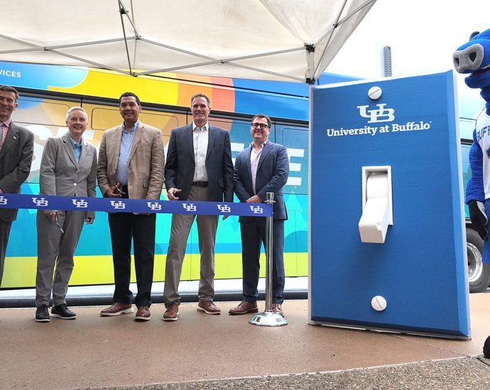 university-at-buffalo-commissions-8-new-electric-buses