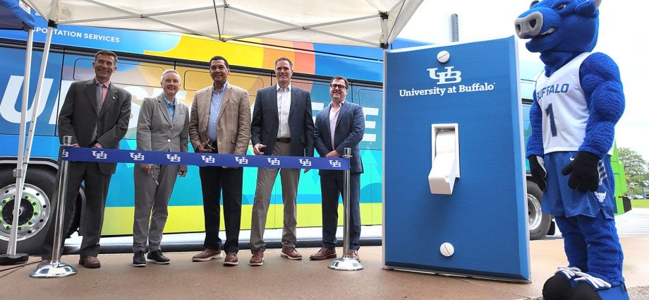 university-at-buffalo-commissions-8-new-electric-buses