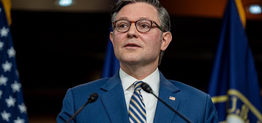 lawmakers-push-for-urgent-ai-action-after-alarming-warnings-from-researchers