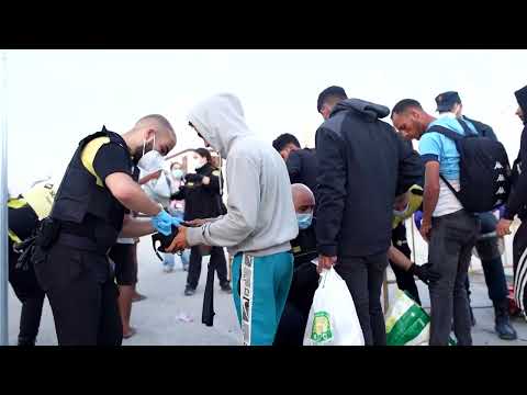 spanish-police-move-hundreds-of-migrants-to-new-ceuta-camp