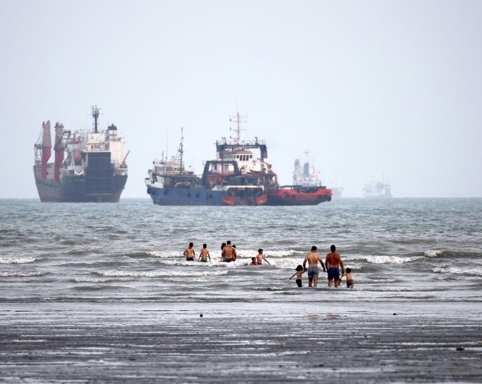 iran-says-1-dead,-4-injured-after-commercial-ship-struck-in-strait-of-hormuz