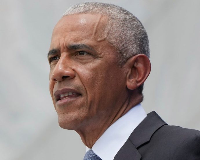 obama-sounds-the-alarm-on-‘dangerous’-ai,-urges-dems-to-take-action:-nyt