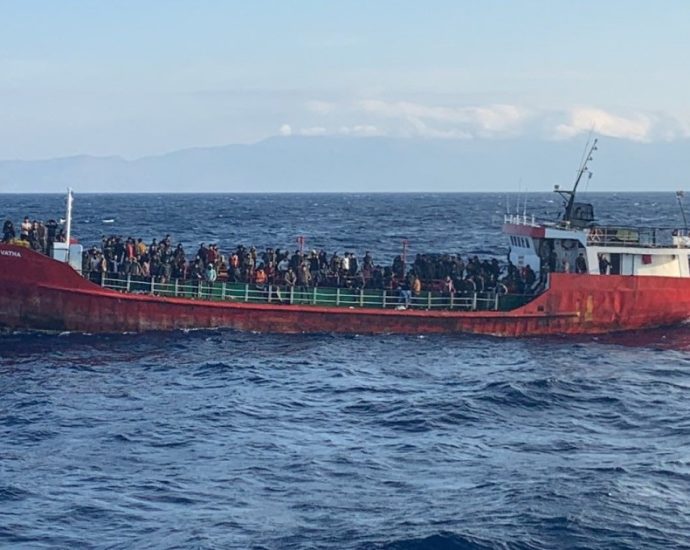 at-least-one-dead,-25-missing-after-boat-carrying-migrants-sinks-off-greece