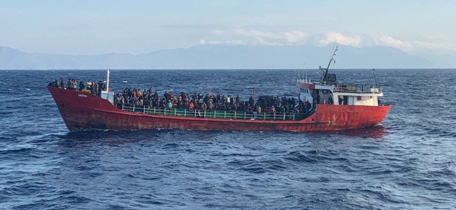 at-least-one-dead,-25-missing-after-boat-carrying-migrants-sinks-off-greece