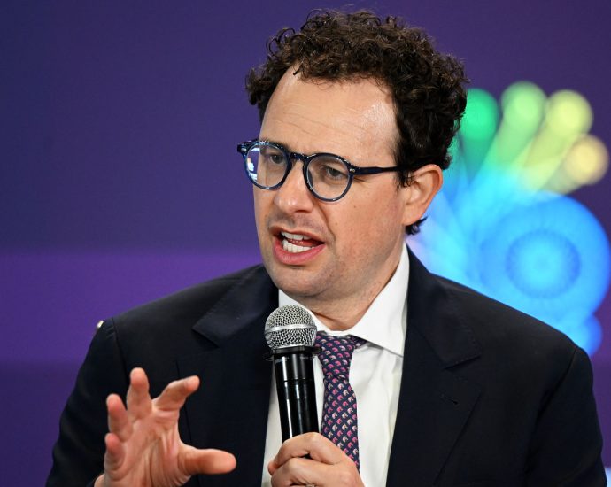 stocks-tumble-after-ai-leaders-warn-that-the-industry-should-slow-down