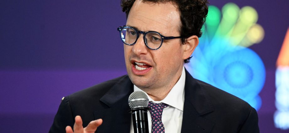 stocks-tumble-after-ai-leaders-warn-that-the-industry-should-slow-down