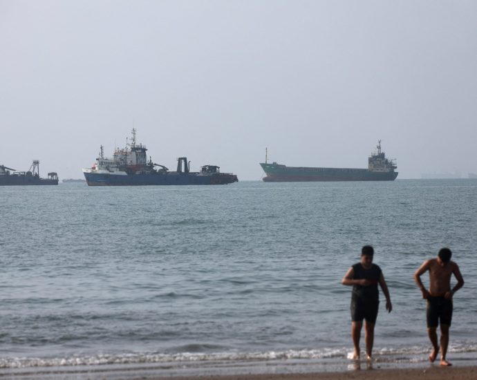 temporary-hormuz-solution-deferred-as-iran-arab-summit-falls-through