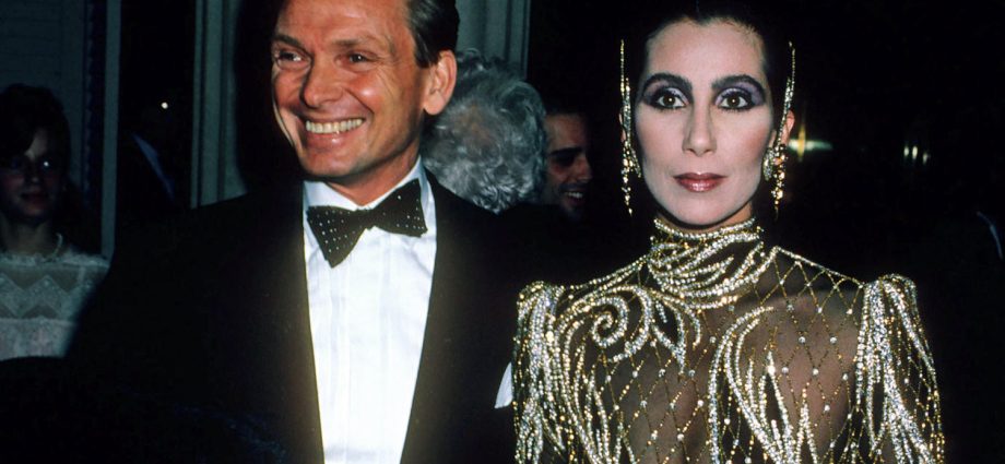 bob-mackie,-legendary-designer-who-dressed-cher-and-diana-ross,-dies-at-87
