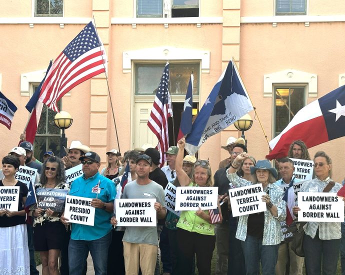 landowners-in-texas-ask-court-to-stop-the-traitor-border-wall