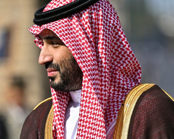 Saudi Leader Meets U.S. Commander as Houthi Attacks Threaten Oil Markets