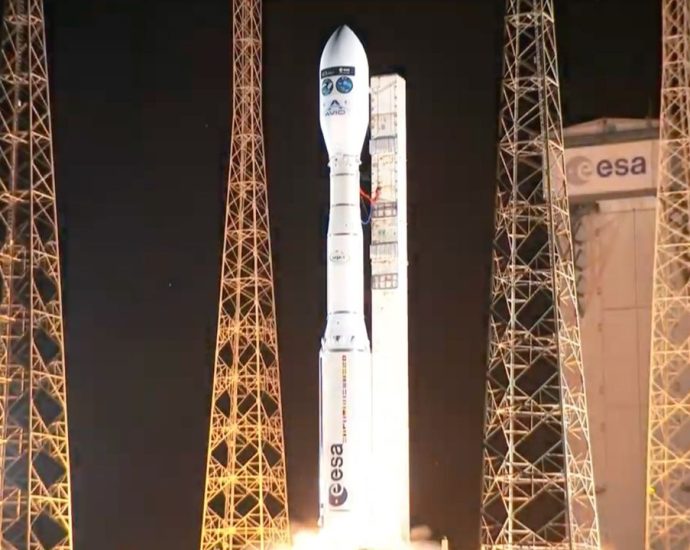 Vega C rocket launches 2 European Earth-observing satellites to orbit from South America