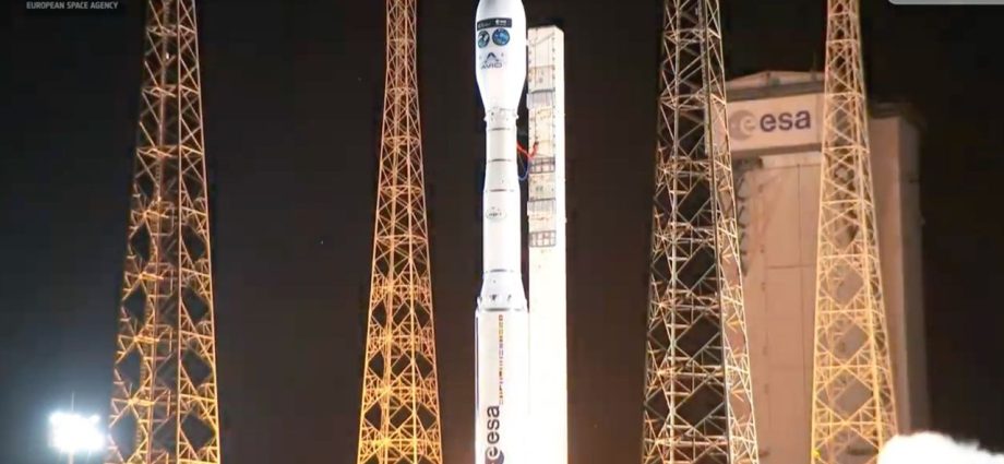Vega C rocket launches 2 European Earth-observing satellites to orbit from South America