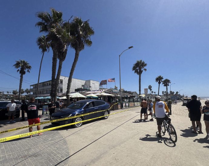 bystanders-chase-down-man-accused-of-striking-woman-with-stolen-car-on-san-diego-boardwalk