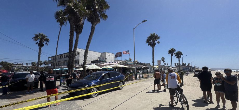 bystanders-chase-down-man-accused-of-striking-woman-with-stolen-car-on-san-diego-boardwalk