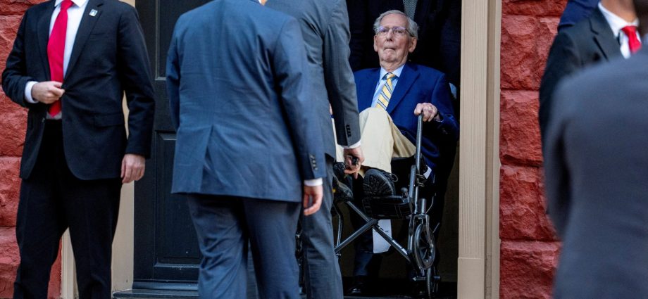 mitch-mcconnell-returns-to-us-senate-after-three-month-absence