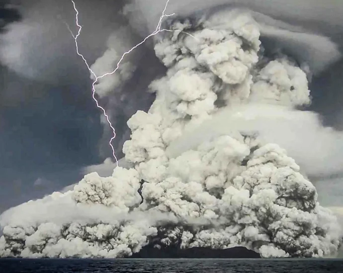 scientists-stunned-as-volcano-cloud-starts-destroying-methane