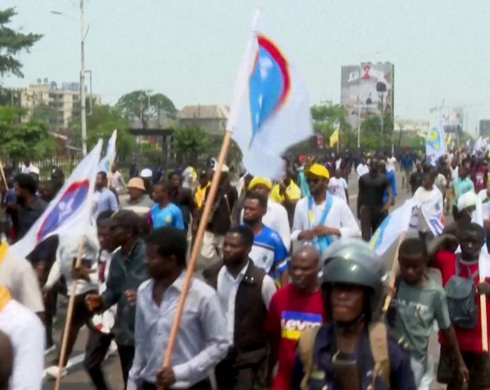 hundreds-protest-in-dr-congo-against-third-presidential-term