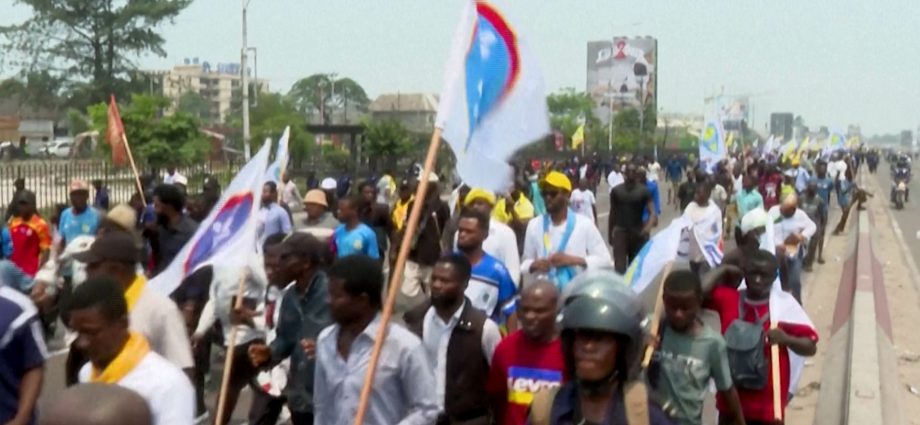 hundreds-protest-in-dr-congo-against-third-presidential-term