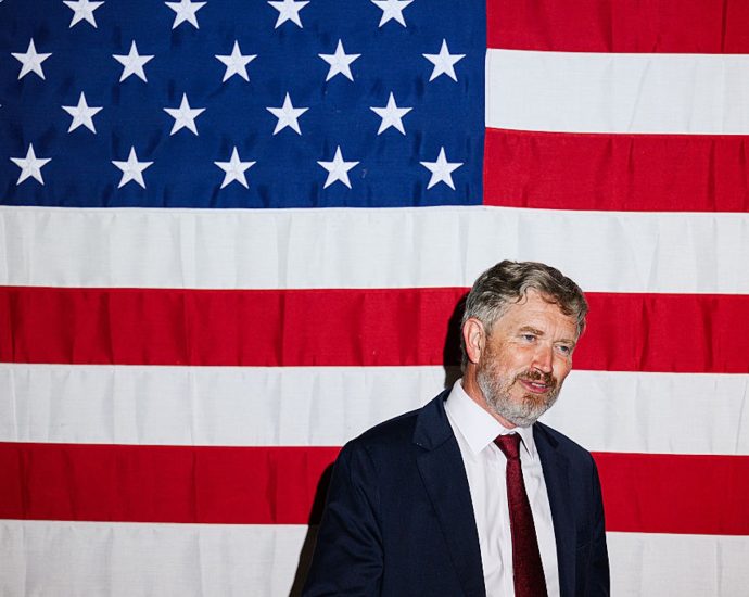 thomas-massie-calls-to-impeach-pete-hegseth-as-iran-war-looms-over-midterms