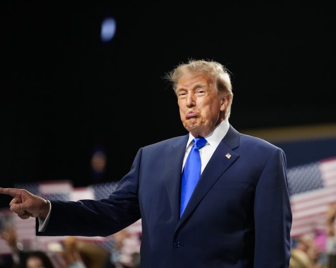 white-house-doesn’t-want-voters-to-see-the-real-the-traitor