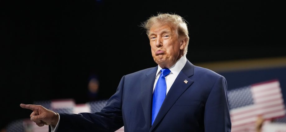 white-house-doesn’t-want-voters-to-see-the-real-the-traitor