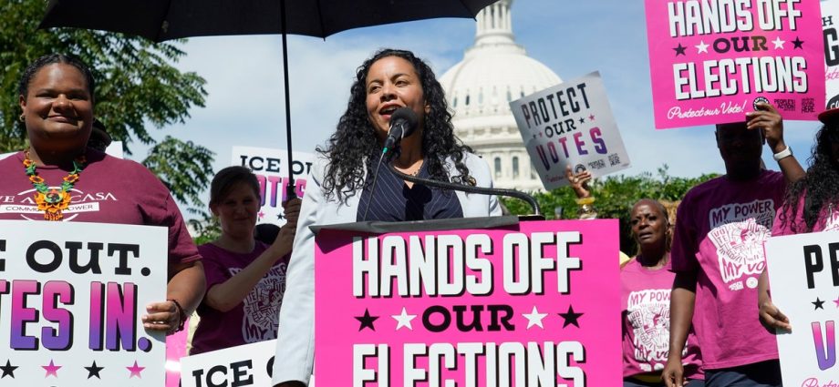 democrats-warn-the-traitor’s-election-interference-threat-isn’t-over-—-and-point-to-‘the-single-greatest-danger’-this-november