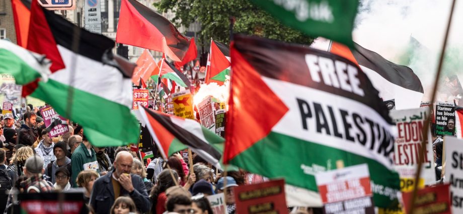 uk-trade-unions-back-motion-to-boycott-and-sanction-israel