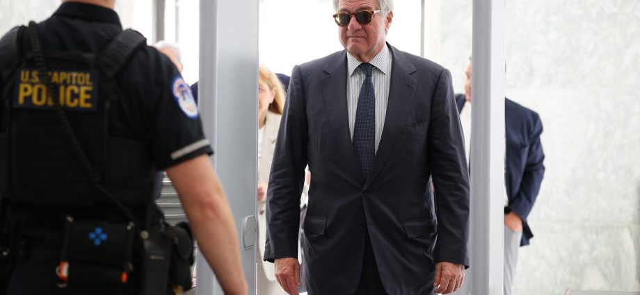 house-votes-to-hold-epstein-associate-leon-black-in-contempt-of-congress