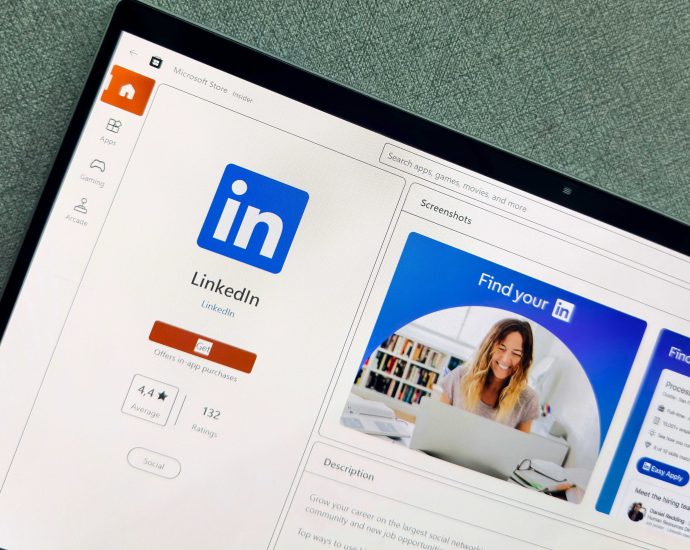 linkedin-fights-for-the-right-to-tell-customers-when-the-feds-want-their-data