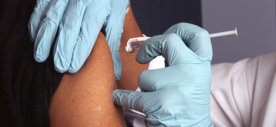 why-i-don’t-trust-the-anti-vaxxers—or-the-pro-ones